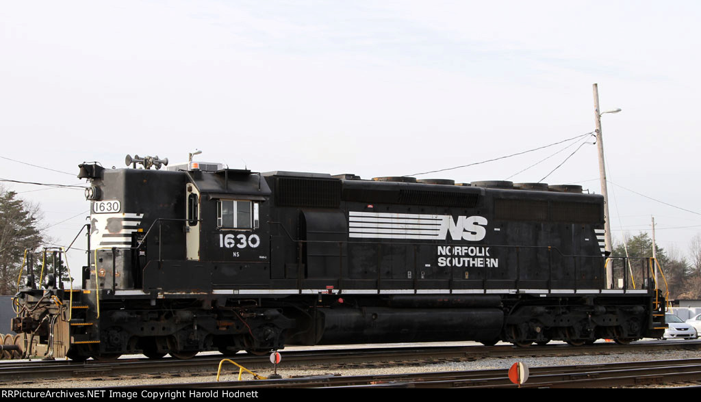NS 1630 has been worked on recently, as evidenced by the new cab door and stencil numbers